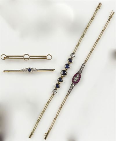 Lotto Composto da Due Bracciali e Due Spille