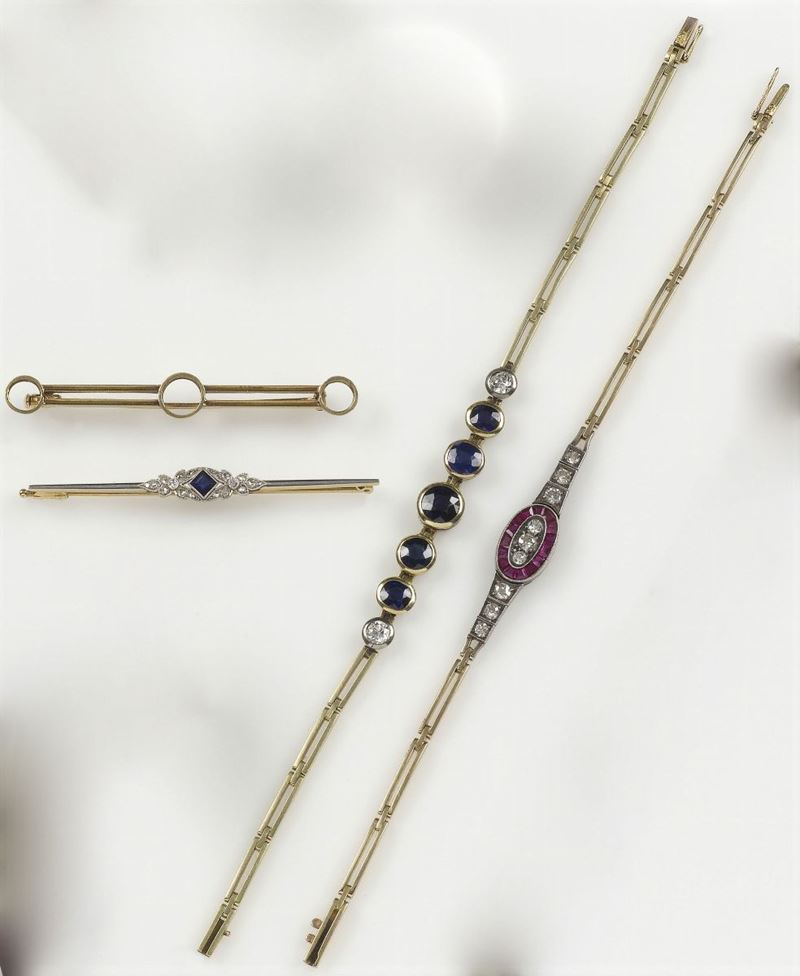 Lotto composto da due bracciali e due spille  - Auction Antique and Old Masters - I - Cambi Casa d'Aste