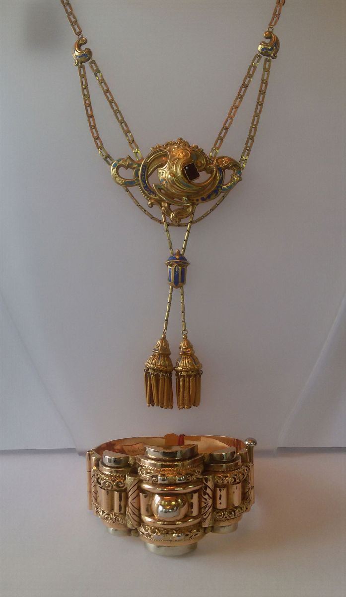 Lotto composto da bracciale rigido e sautoir con smalti policromi e pasta vitrea  - Auction Antique and Old Masters - I - Cambi Casa d'Aste