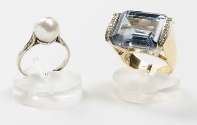 Lotto Composto da Anello con Spinello Sintetico ed Anello con Perla Coltivata