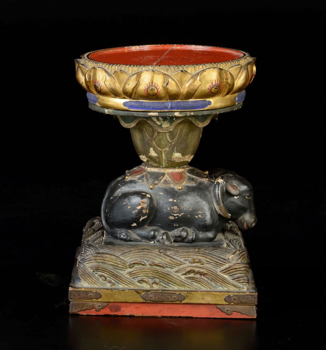 Scultura in Legno Dipinto Raffigurante Bufalo che Sorregge Fiore di Loto, Giappone, XIX Secolo