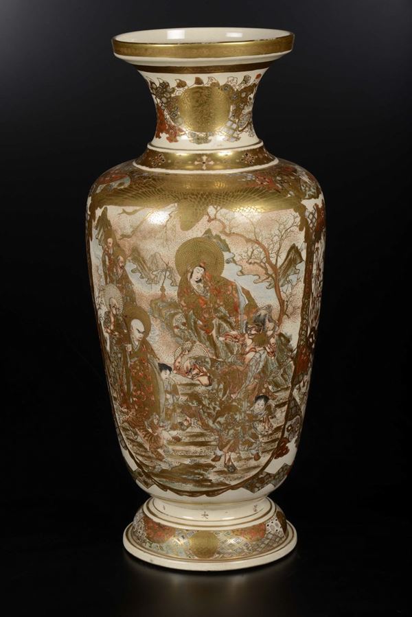 Vaso in porcellana Satsuma con raffigurazioni di vita di saggi, Giappone, XIX secolo