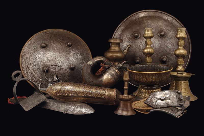 Lotto di oggetti indiani in metallo  - Asta Arredi dalle dimore degli eredi Ercole Marelli e altre provenienze - Cambi Casa d'Aste