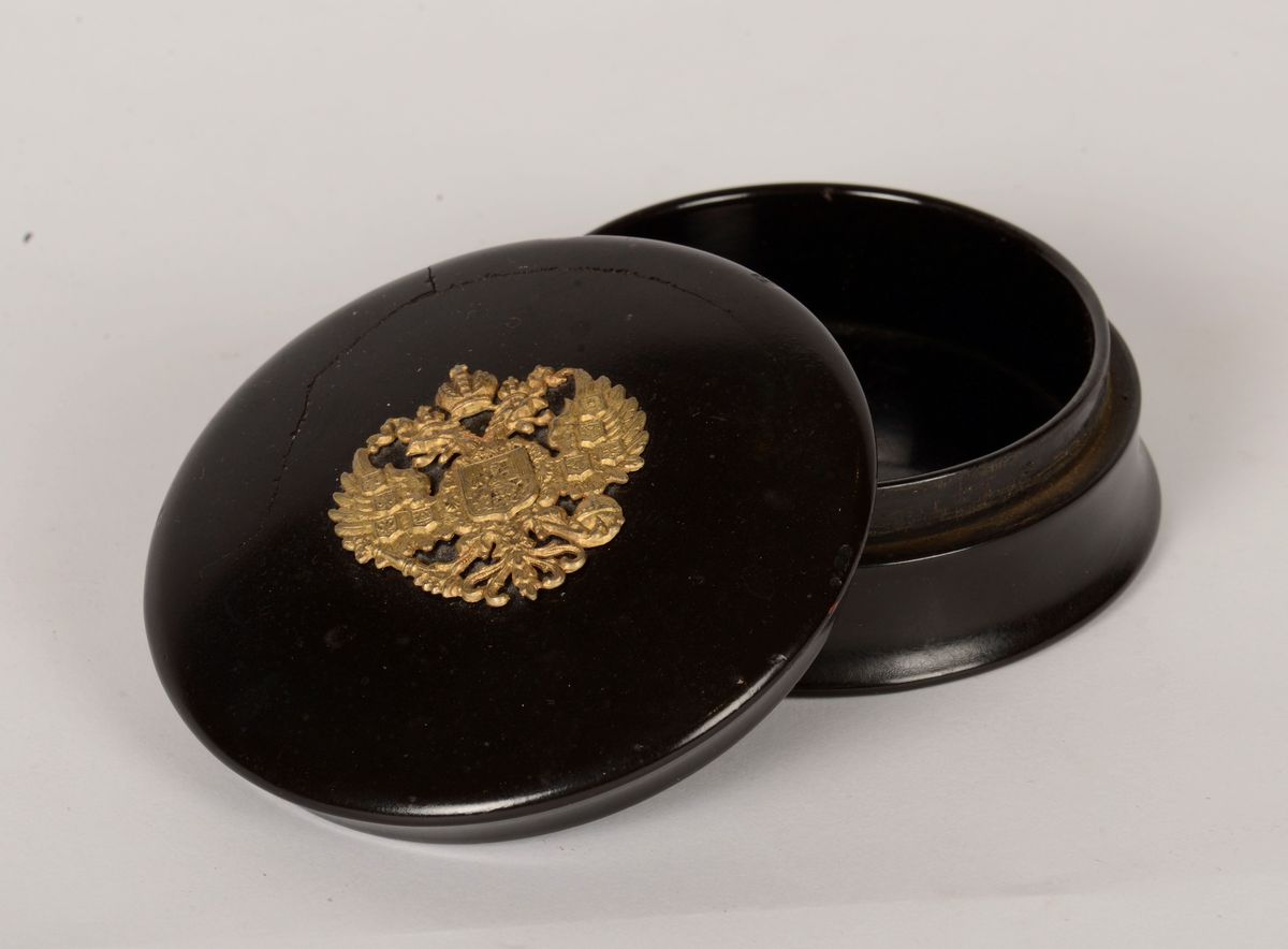 Scatola in Legno e Lacca Nera con Stemma in Bronzo dello Zar di Russia