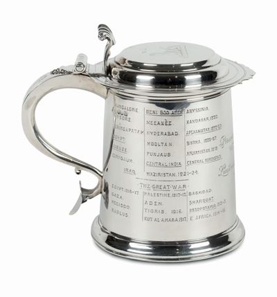 Tankard in Argento Reggimentale con Dedica e Battaglie del Reggimento, Inghilterra XIX Secolo
