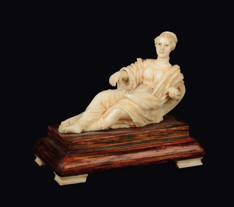 Piccola scultura in avorio rappresentante Venere, Italia  - Auction Antique and Old Masters - I - Cambi Casa d'Aste