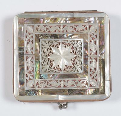 Porta Monete a Soffietto in Madreperla ed Argento, con Stemma Reggimentale, Inghilterra
