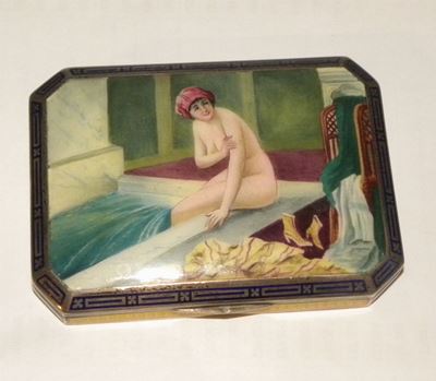 Piccola Scatola in Argento con Figura Femminile Dipinta a Smalto, Francia
