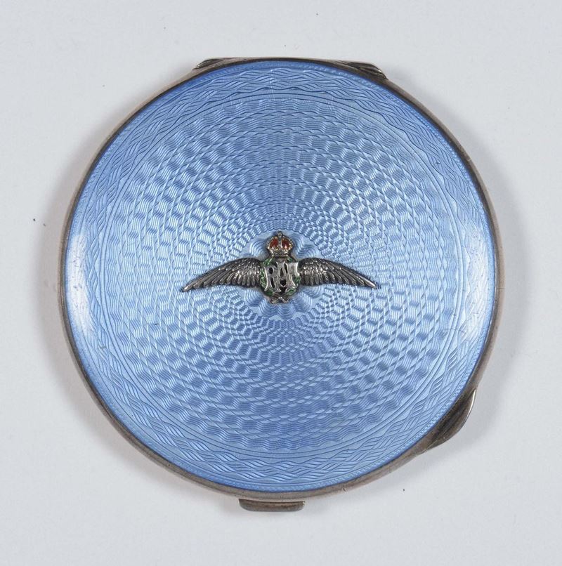 Piccolo porta cipria in argento e smalto azzurro della RAF, Inghilterra  - Asta Arredi dalle dimore degli eredi Ercole Marelli e altre provenienze - Cambi Casa d'Aste