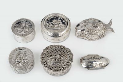 Collezione di Sei Scatole in Argento Fuso, Sbalzato e Cesellato, Varie Manifatture Europee del XX...