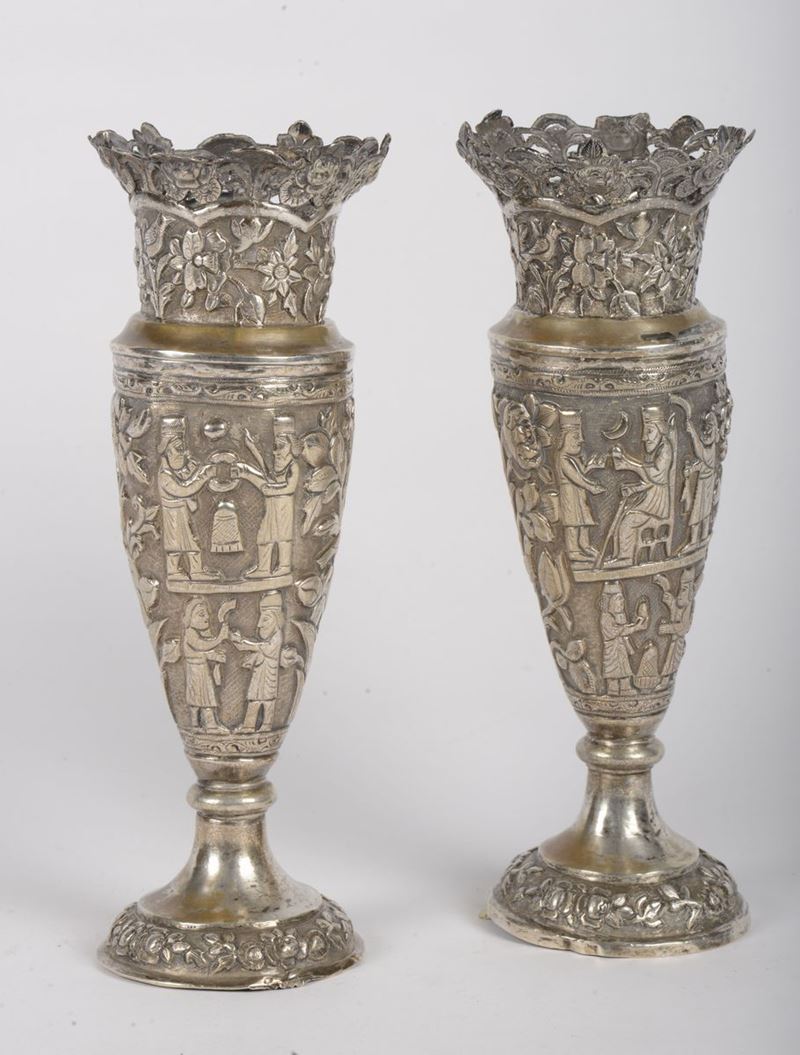 Coppia di vasetti orientali in argento, XX secolo  - Asta Antiquariato e Dipinti Antichi - I - Cambi Casa d'Aste
