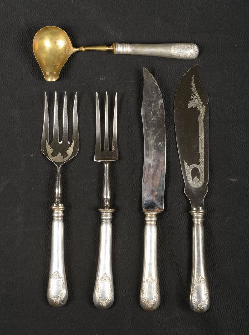 Cinque posate da portata in argento e acciaio  - Asta Antiquariato e Dipinti Antichi - I - Cambi Casa d'Aste