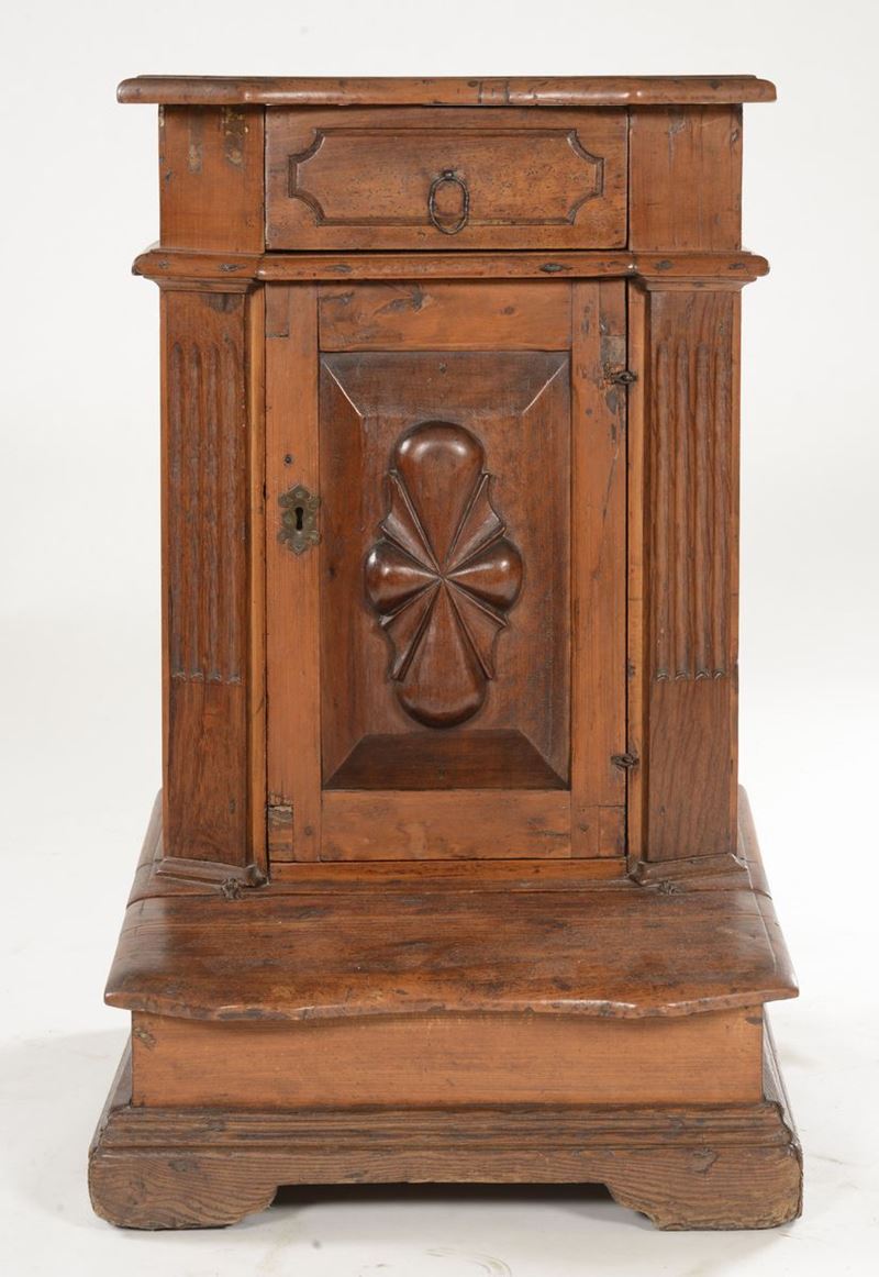 Inginocchiatoio in legno di noce  - Auction Antique and Old Masters - I - Cambi Casa d'Aste