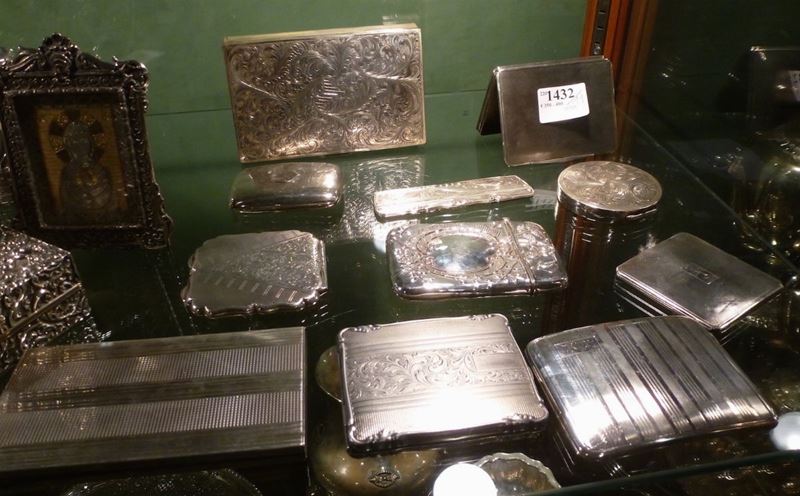 Lotto composto da 11 tabacchiere e scatole in argento e non  - Auction Antique and Old Masters - I - Cambi Casa d'Aste