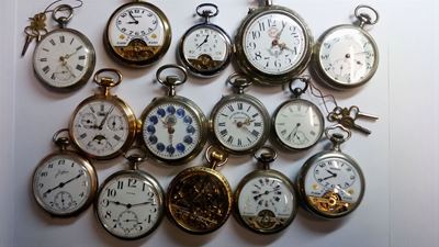 Lotto Composto da Quattordici Orologi