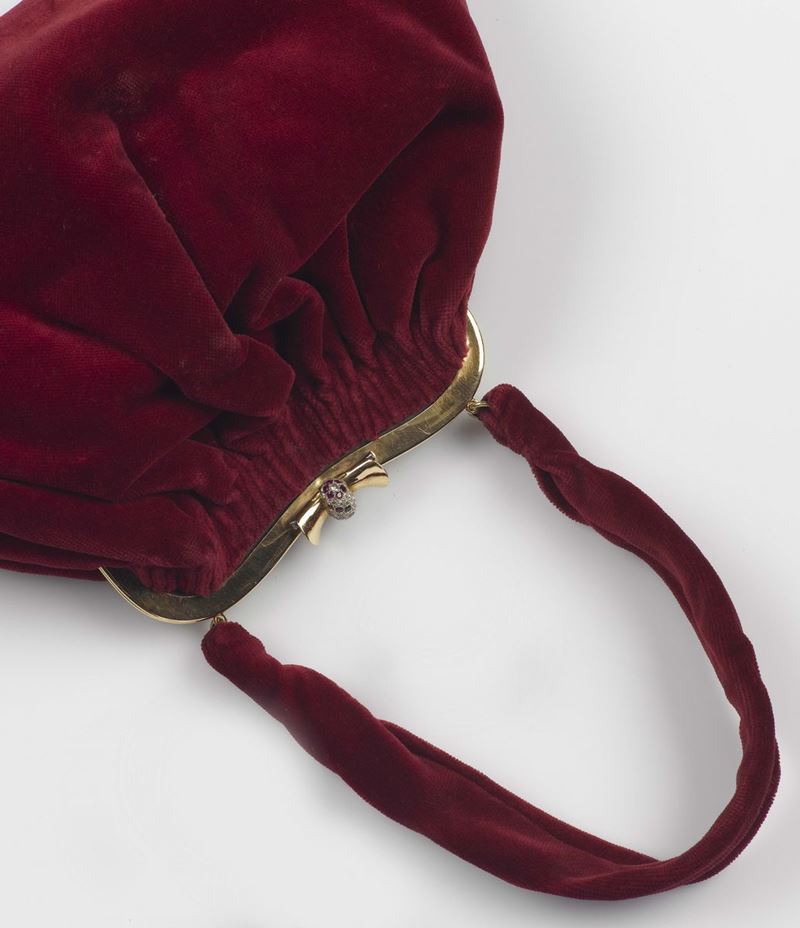 A gold, diamond, ruby and red velvet purse  - Auction Fine Jewels - Cambi Casa d'Aste