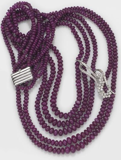 Girocollo Composto da Cinque Fili di Rubini Degradanti Taglio Cabochon