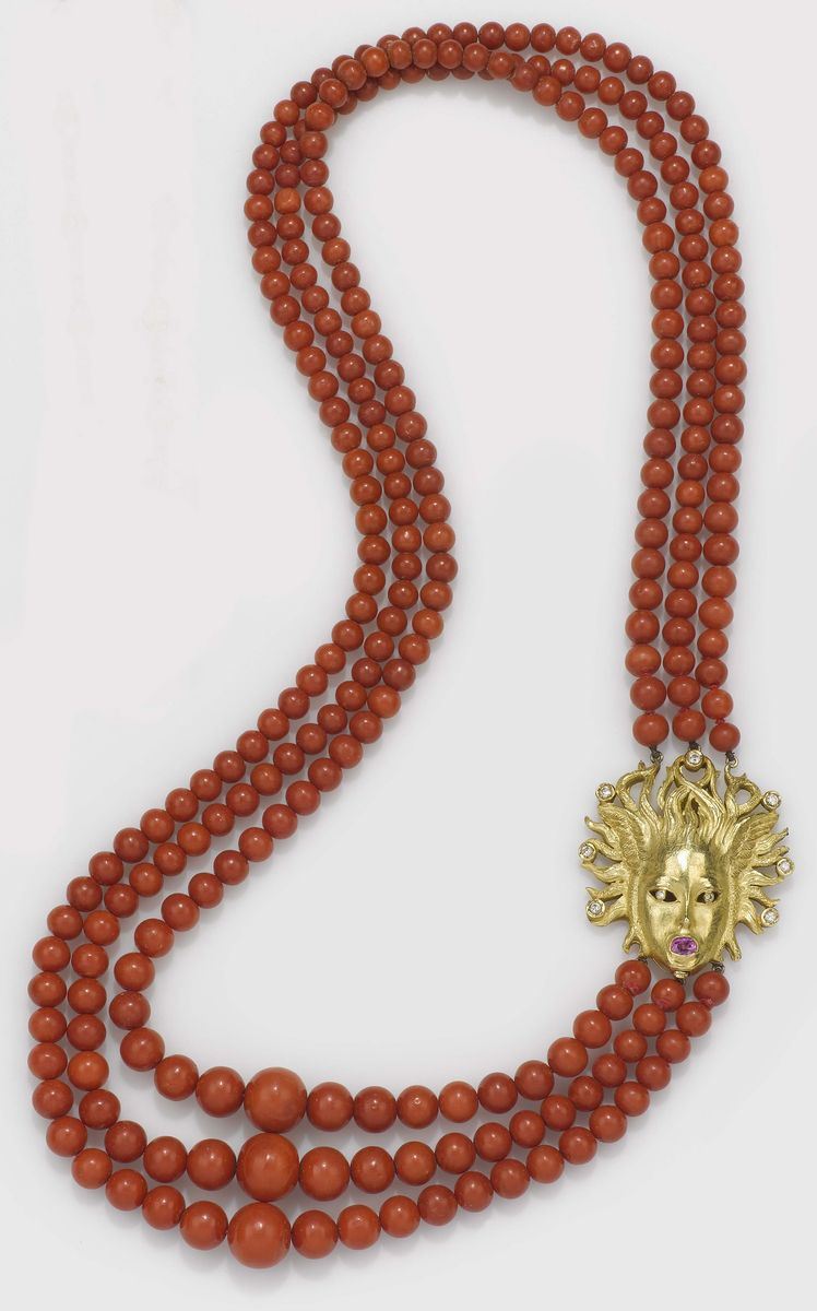 Collana tre fili di corallo rosso mediterraneo  - Asta Fine Jewels - II - Cambi Casa d'Aste