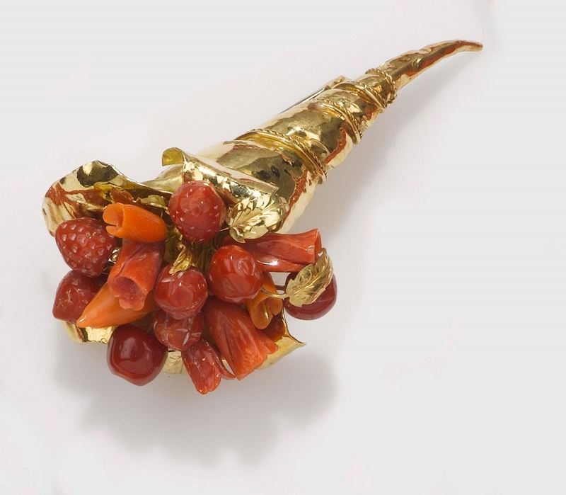 A coral and gold brooch  - Auction Fine Jewels - II - Cambi Casa d'Aste