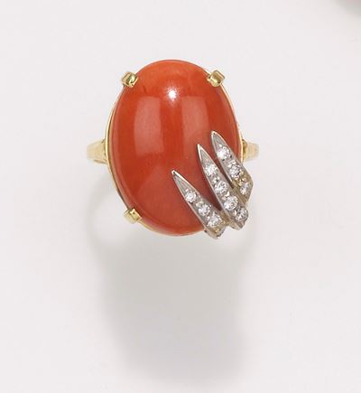 Anello con Corallo Rosso Mediterraneo e Diamanti