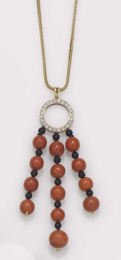 Pendente con Diamanti con Boule in Corallo Rosso ed Onice