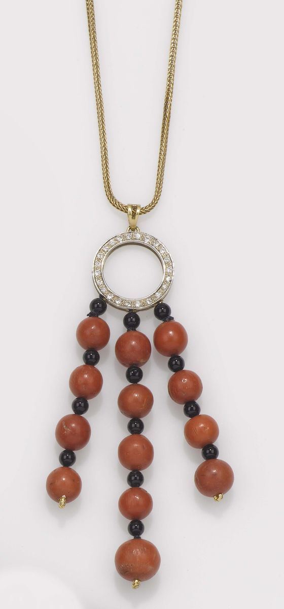 Pendente con diamanti con boule in corallo rosso ed onice  - Asta Fine Jewels - II - Cambi Casa d'Aste