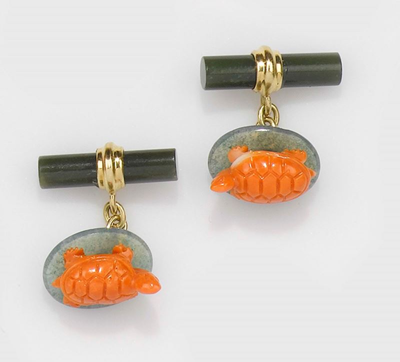 Bottoni da polso tartaruga con corallo e giadeite  - Asta Fine Jewels - II - Cambi Casa d'Aste