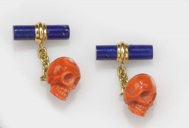 A pair of carved coral and lapis cufflinks  - Auction Fine Jewels - II - Cambi Casa d'Aste