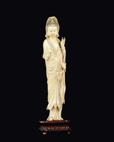 Figura di Guanyin con Velo in Avorio, Cina, Dinastia Qing, Fine XIX Secolo