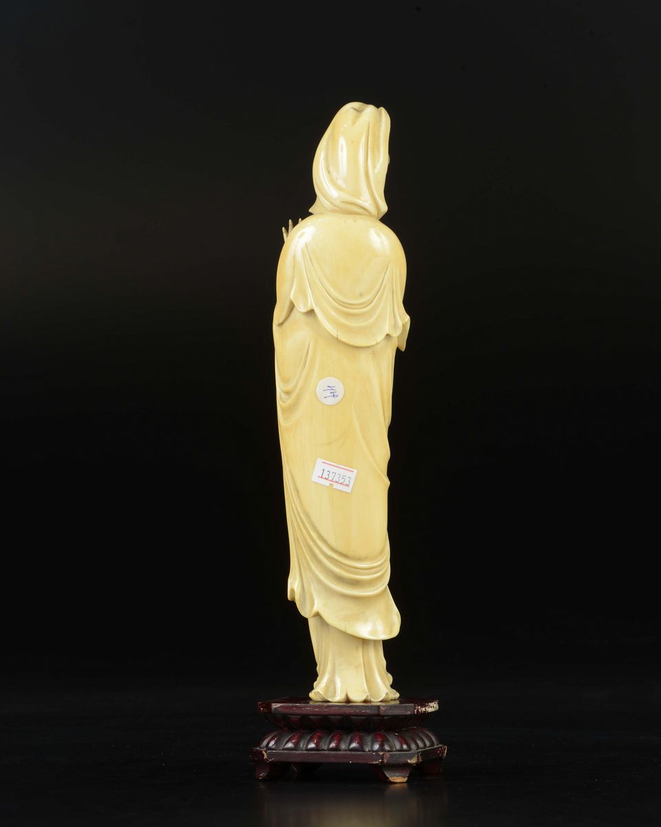 Figura di Guanyin con Velo in Avorio, Cina, Dinastia Qing, Fine XIX Secolo