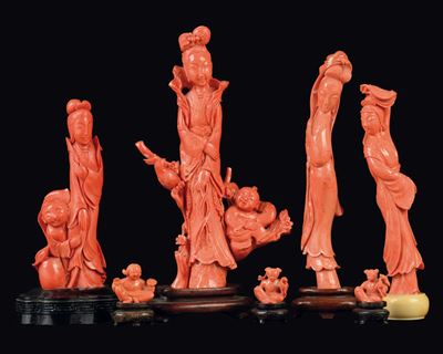 Lotto di Sculture in Corallo Composto da Quattro Guanyin, Tre Fanciulli e un Ramo con Uccellini, ...