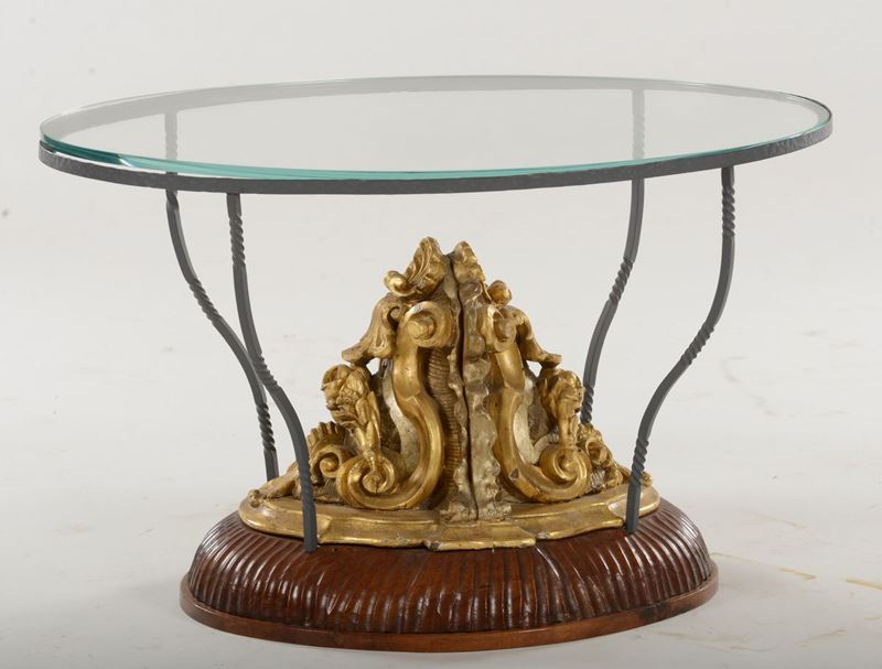 Tavolino ovale con fregi intagliati e dorati alla base  - Asta Antiquariato e Dipinti Antichi - I - Cambi Casa d'Aste