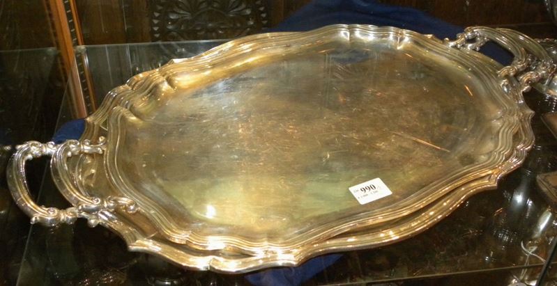 Due vassoi a due manici in argento, Italia XX secolo  - Auction Antique and Old Masters - I - Cambi Casa d'Aste