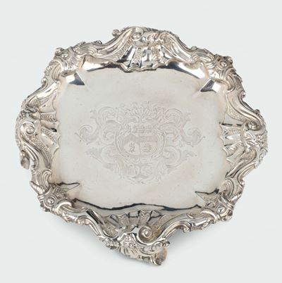 Salver in Argento Fuso, Cesellato e Inciso, Londra 1807, Argentiere John Cramer