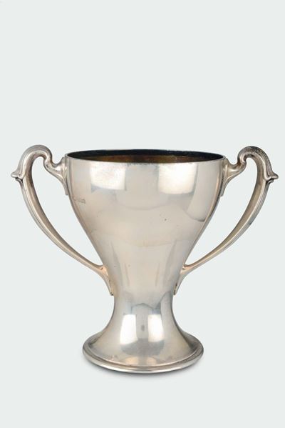 Vaso Biansato in Argento nei Modelli dello Stile Liberty, Città di Sheffield, Inghilterra 1919