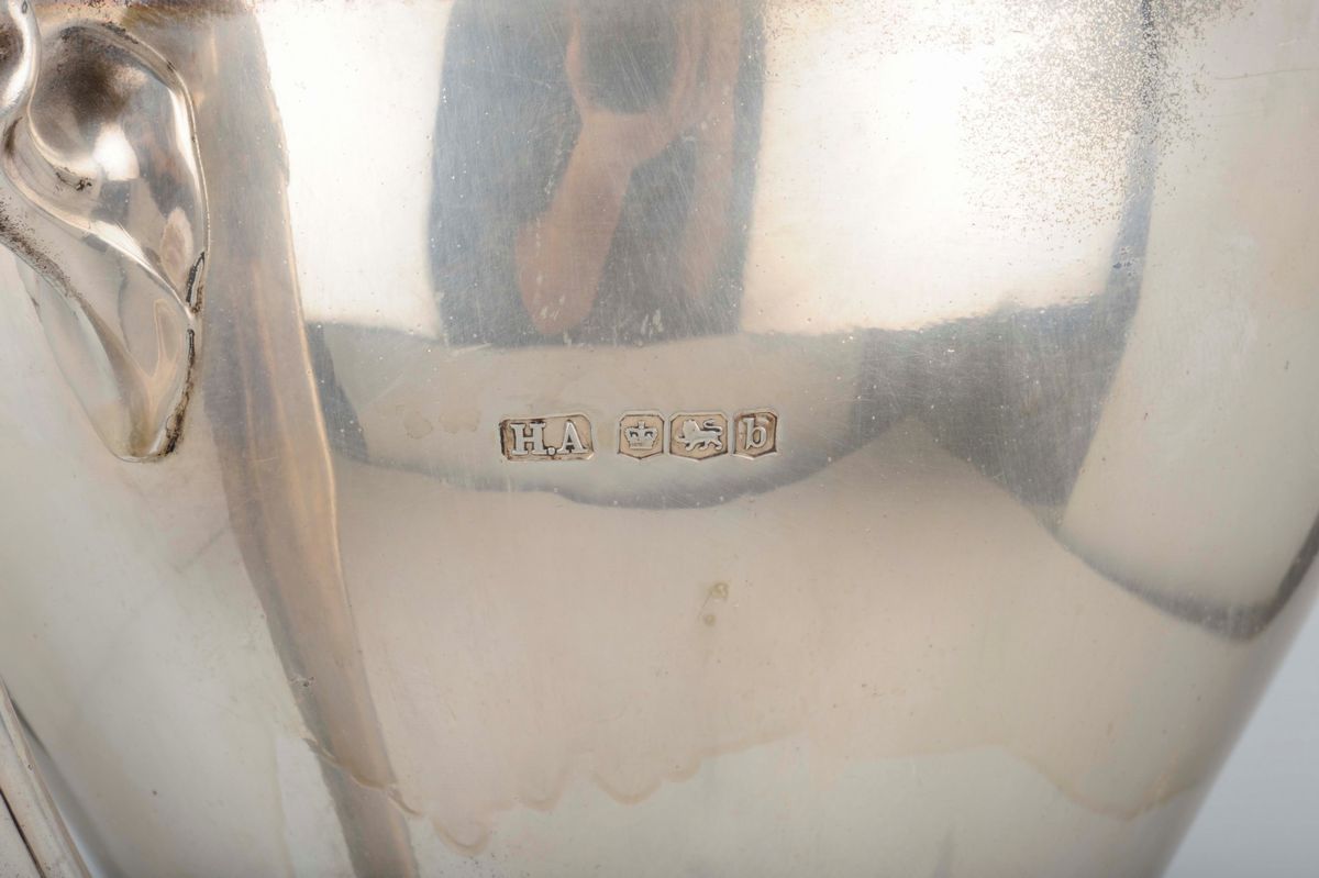 Vaso Biansato in Argento nei Modelli dello Stile Liberty, Città di Sheffield, Inghilterra 1919