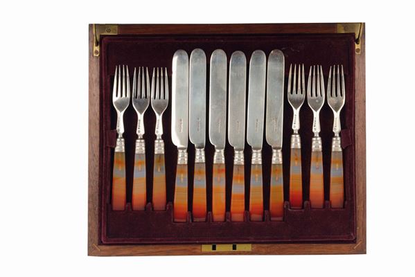 Dodici forchette e dodici coltelli in argento e agata, punzoni della città di Scheffield per il 1869