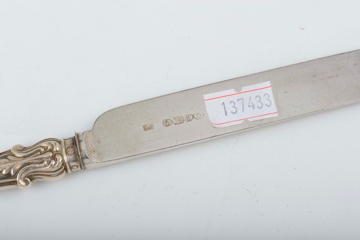Set di Dodici Forchette e Dodici Coltelli in Argento, Regno Unito XX Secolo