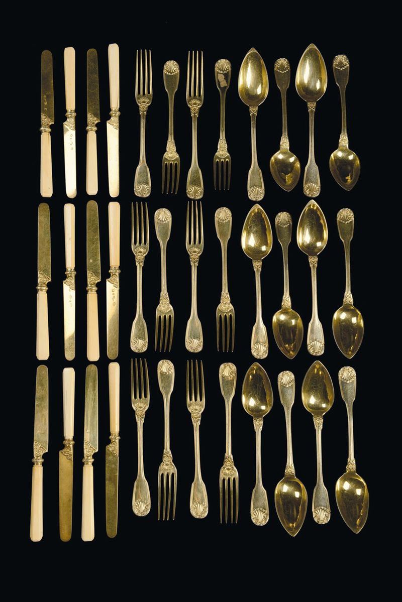 Servito di posate da dodici in argento vermeille e avorio, punzoni francesi di primo e secondo titolo, argentieri differenti, Francia XIX secolo  - Asta Fine Silvers - I - Cambi Casa d'Aste