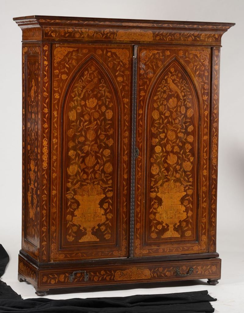 Armadio lastronato e intarsiato, Olanda XX secolo  - Asta Antiquariato e Dipinti Antichi - I - Cambi Casa d'Aste