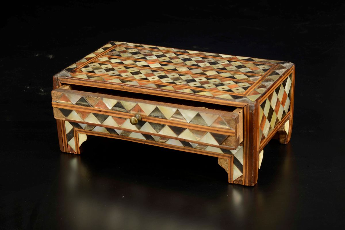 Due Cofanetti in Legno Rivestito in Tartaruga, Madreperla e Avorio, Arte Ottomana (turchia?) XIX ...