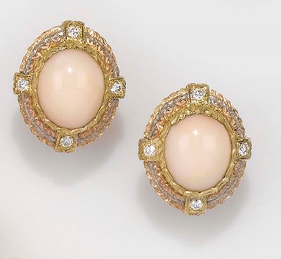 Cazzaniga. Orecchini con Corallo Taglio Cabochon e Diamanti