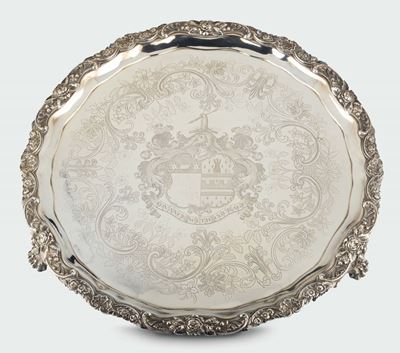 Grande Salver in Argento Fuso, Sbalzato e Cesellato, Argentiere Benjamin Smith, Londra 1819