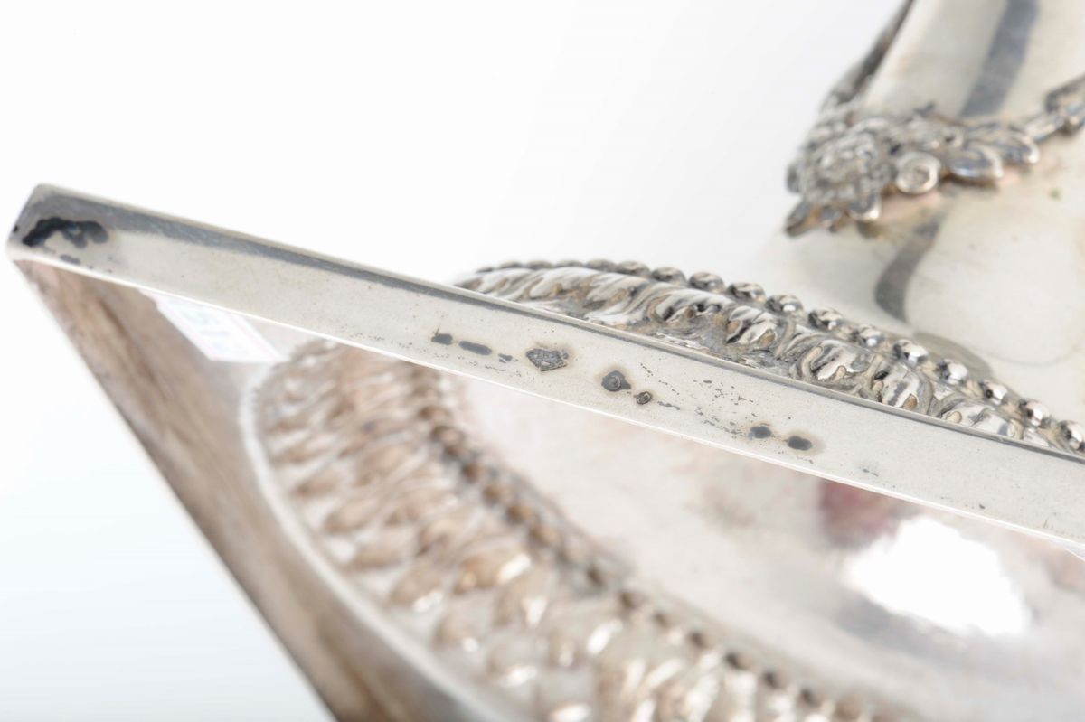 Coppa di Candelieri in Argento Sbalzato e Cesellato, Francia Prima Metà XIX Secolo