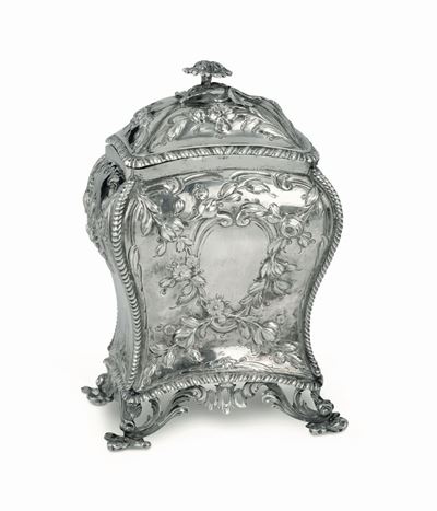 Scatola da Tè in Argento Fuso, Sbalzato e Cesellato, Londra 1767(?)