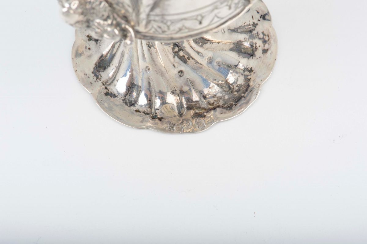 Piccolo Vaso in Argento Fuso, Sbalzato e Cesellato, Bolli della Città di Gand 1776