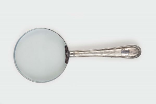 Lente di ingrandimento con manico in argento