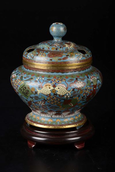 Incensiere con Coperchio a Smalti Cloisonné con Decoro di Pesci, Cina, XX Secolo