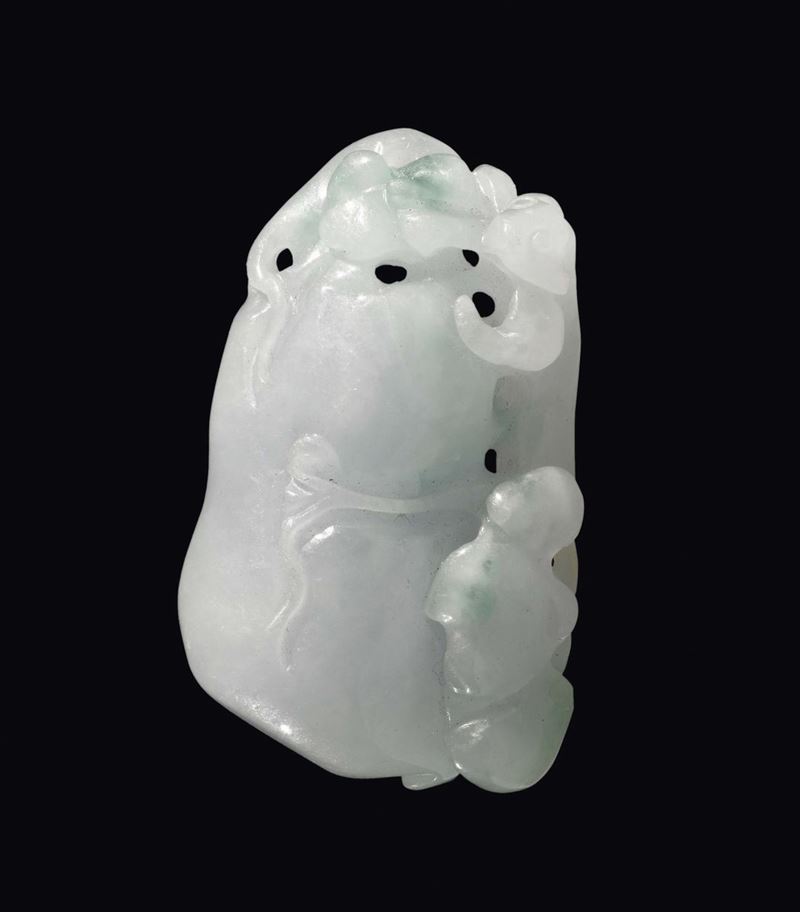 A white and apple-green russet jade double pumpkin pendant with a wild beast in relief, China, Qing Dynasty, 19th century  - Auction Chinese Works of Art - Cambi Casa d'Aste