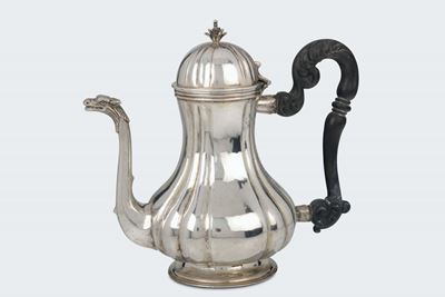 Caffettiera in Argento Fuso, Sbalzato e Cesellato, Punzone della Torretta per L’anno 1779
